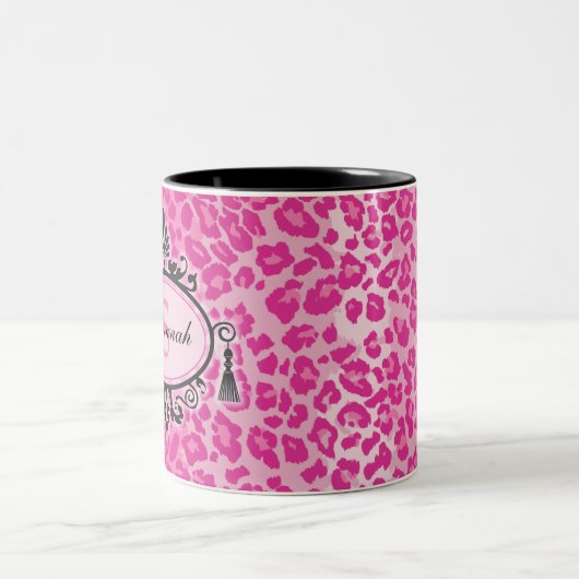 Individuelle Name mit rosa Leopard und Monogramm Zweifarbige Tasse (Mittel)