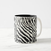 Individuelle Name mit schwarzem und weißem Zebra-M Zweifarbige Tasse (VorderseiteRechts)