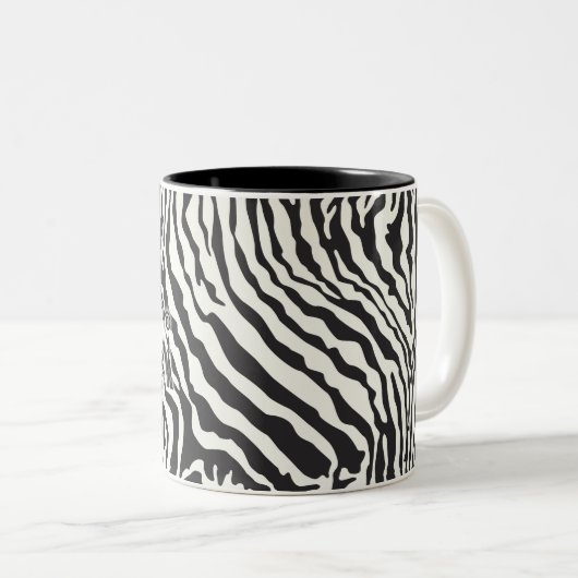 Individuelle Name mit schwarzem und weißem Zebra-M Zweifarbige Tasse (VorderseiteRechts)