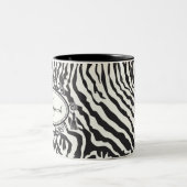 Individuelle Name mit schwarzem und weißem Zebra-M Zweifarbige Tasse (Mittel)