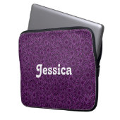 Individuelle Name mit violetten Blumen auf schwarz Laptopschutzhülle (Vorderseite Links)