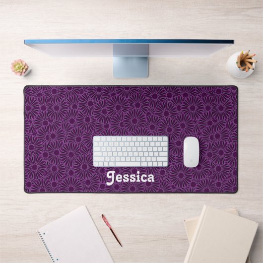 Individuelle Name mit violetten Blumen auf schwarz Schreibtischunterlage (Büro 1)
