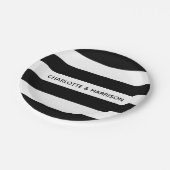 Individuelle Name Monogramm schwarz-weiße Streifen Pappteller (Schrägansicht)