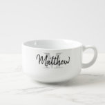 Individuelle Name Monogramm Vintage Typografie Sup Große Suppentasse<br><div class="desc">Individuelle Name Monogramm Vintage Typografie Suppe Schüssel. Eleganter Geburtstag oder Weihnachtsgeschenk Idee für Männer,  Frauen und Kinder. Geben Sie Ihren eigenen Namen Anfangsbuchstaben und Familiennamen ein. Schwarz-Weiß-Schablone mit schönen handgeschriebenen Schriftart.</div>
