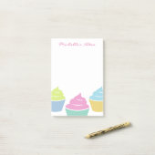 individuelle Name niedliche bunte Kuchen klebrige  Post-it Klebezettel (Auf Schreibtisch)