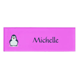 Individuelle Name niedlicher Pinguin auf rosa Namenschild