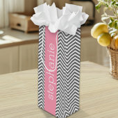 Individuelle Name Pastel Pink und Gray Chevrons Geschenktüte Für Weinflaschen