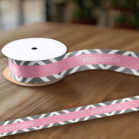 Individuelle Name Pastel Pink und Gray Chevrons Satinband