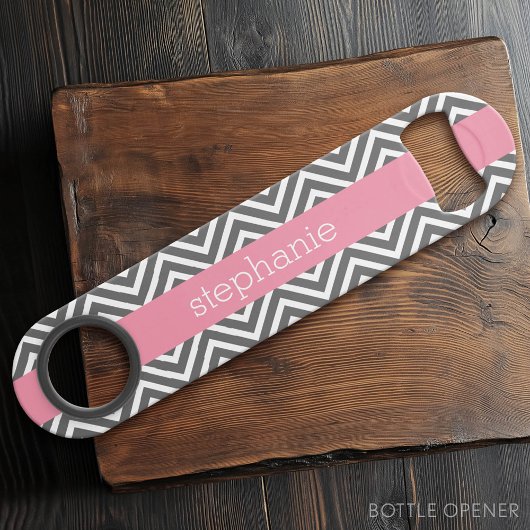 Individuelle Name Pastel Pink und Gray Chevrons Speedflaschenöffner