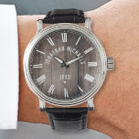 Individuelle Name Personalisiert Rustikales Bauern Armbanduhr<br><div class="desc">Gestalten Sie Ihre eigene personalisierte Uhr mit Ihrem individuelle Name auf einem rustikalen Landhausstil Holzputz. Sie können ganz einfach mehr Text oder Bilder hinzufügen,  Schriftart und Hintergrund anpassen.</div>