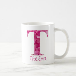 Individuelle Name Pink Floral Alphabet Letter "T" Kaffeetasse