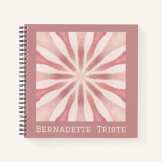 Individuelle Name Pink Moderne Blumenchic Hübsch G Notizblock