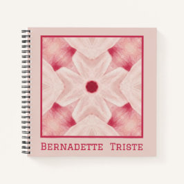 Individuelle Name Pink Moderne Blumenchic Hübsch G Notizblock