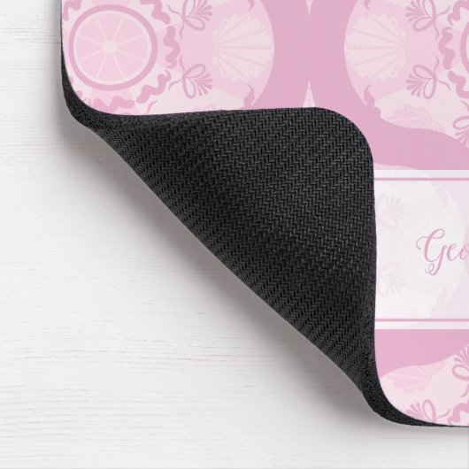 Individuelle Name Retro 1970er Preppy in Pink Mand Mousepad (Ecke)