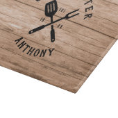 individuelle Name Retro GRILLMASTER Rustikales Hol Schneidebrett (Ecke)