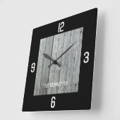 Individuelle Name Rustic Wood Planks Black Quadratische Wanduhr (Winkel)