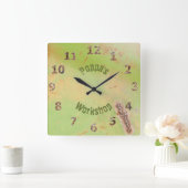 Individuelle Name Rustikale Garage Werkstatt Green Quadratische Wanduhr (Zuhause)