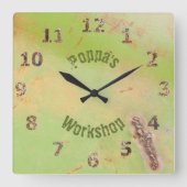 Individuelle Name Rustikale Garage Werkstatt Green Quadratische Wanduhr (Vorderseite)