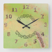 Individuelle Name Rustikale Garage Werkstatt Green Quadratische Wanduhr (Vorderseite)