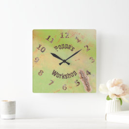 Individuelle Name Rustikale Garage Werkstatt Green Quadratische Wanduhr