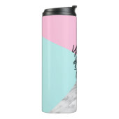 Individuelle Name Sie können harte Dinge tun Rosa  Thermosbecher (Nach links gedreht)