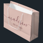 Individuelle Name Text Girly Feminine Rose Gold Sc Große Geschenktüte<br><div class="desc">Personalisiert Girly Chic Feminine Pink Rose Gold Script Geschenktasche Maßgeschneiderte Geschenktaschen für Ihre Veranstaltung! Eine perfekte Touch für Ihre Hochzeit,  Empfang,  Dusche,  Party oder Veranstaltung.</div>