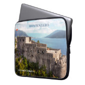 Individuelle Name & Text Montenegro Laptopschutzhülle (Vorderseite Links)