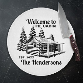 Individuelle Name- und Datumskabine mit Bäumen Schneidebrett