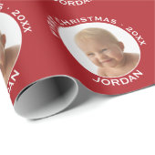 Individuelle Name und Jahr des ersten Weihnachtsju Geschenkpapier (Rolleneckpunkt)