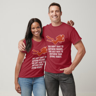 Individuelle Name- und Textskuba T-Shirt