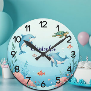 Individuelle Name unter dem Kinderzimmer Runde Wanduhr