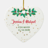 Individuelle Name Verlobt Red Green Holly Keramik Ornament (Hinten)