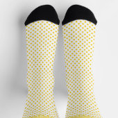 Individuelle Name Weißer Hintergrund Gelber Polka  Socken (Oben)