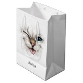 Individuelle Name Winking Cat Mittlere Geschenktüte (Vorderseite Schrägansicht)