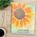 Individuelle Name Yoga Instructor Planner 2023 Planer<br><div class="desc">Dieser moderne botanische Yoga Instructor Planner ist mit einer gelben Sonnenblume auf einem Aquarellhintergrund dekoriert. Einfach anpassbar. Ändern Sie mithilfe des Entwurfstools die Textgröße,  den Stil oder die Farbe. Wenn wir unsere Kunstwerke erstellen,  werden Sie dieses exakte Bild von anderen Designern nicht finden. Original Wasserfarbe © Michele Davies.</div>