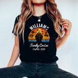 Individuelle Retro-Gruppe für Sonnenuntergänge T-Shirt<br><div class="desc">Erleben Sie die Strandvibes und die Retro-Sommerzeit mit dem "Retro Sunset Custom Family Cruise Customized Group T - Shirt" - eine stilvolle und personalisierte Ergänzung zu Ihrem Familienurlaub Schrank. Dieses Tee mit einem von Retro-Sonnenuntergangsstrahlen inspirierten Design und einem Sonnenmotiv vereint Entspannung und Spaß unter der Sonne. Das Retro-Shirt ist der...</div>
