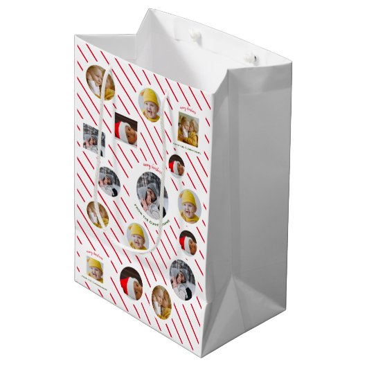 Individuelle Weihnachtsfeier mit vier Fotos 🎄 Wei Mittlere Geschenktüte (Vorderseite Schrägansicht)