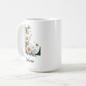 Individuelle Wildblumen-Monogramm-Tasse zum Mutter Kaffeetasse (Vorderseite Links)