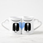 Individuellen Namens Gay Wedding Anzugs Kaffee Tas Liebestassen<br><div class="desc">Ein komplett anpassbares Tasse Set für Homosexuelle. Ein stilvolles Hochzeitsgeschenk,  das die Neuvermählten aufheitern wird. Hochzeit Anzüge mit individuellen Namen und Herzgarland.</div>