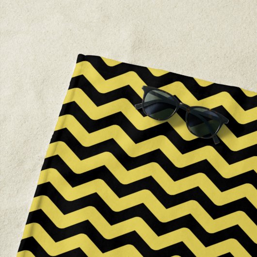 Individueller Name + Gelbe u. schwarze gewellte Strandtuch (Beispiel)