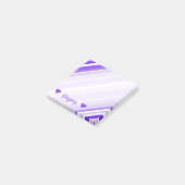 Individueller Name + Lila und weißes gestreiftes Post-it Klebezettel (angewinkelt)