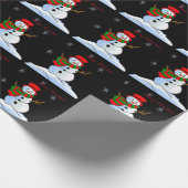 Individueller Schneemann auf Schnee und Schneefloc Geschenkpapier (Ecke)