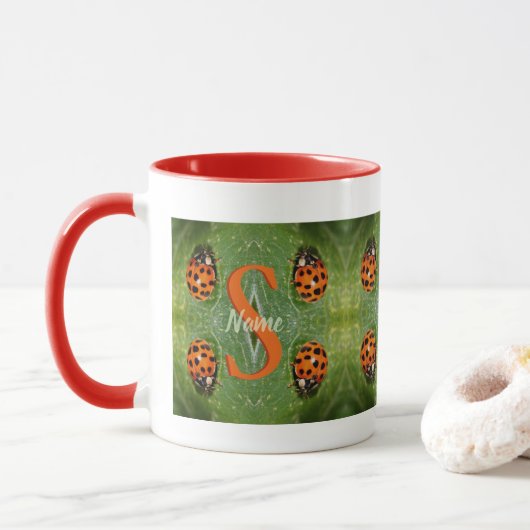 Individuelles Monogramm Anfangsbuchstabe Name Mari Tasse (Mit Donut)