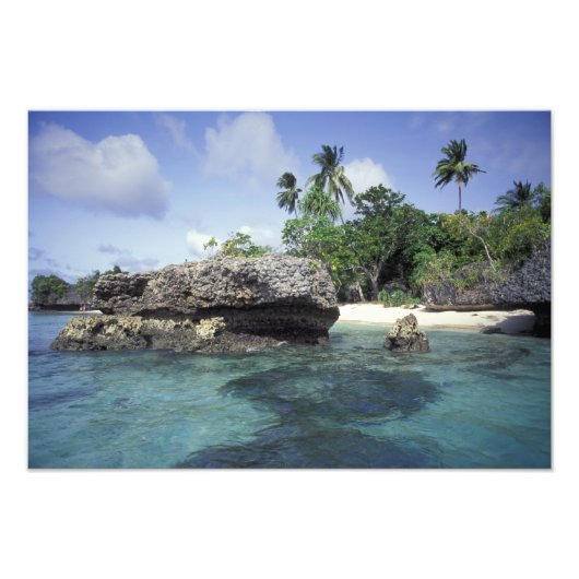 Indonesien. Felsformationen entlang der Küste Fotodruck (Vorne)