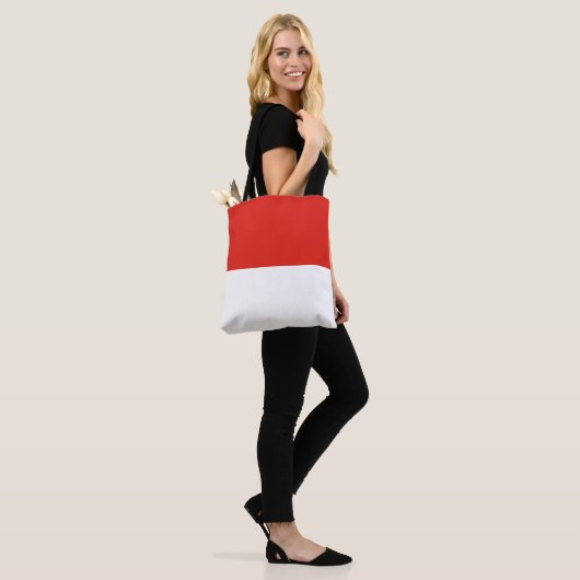 Indonesische Flagge Tasche (Am Model)