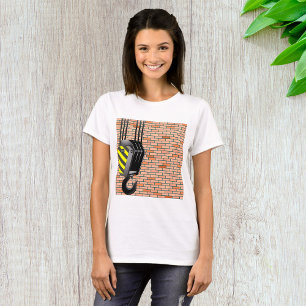 Industriekranhaken vor Ziegelwand T-Shirt