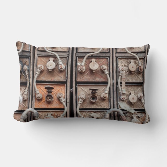 Industrielle Ausrüstung im stillgelegten Bergwerk  Lendenkissen (Vorderseite)