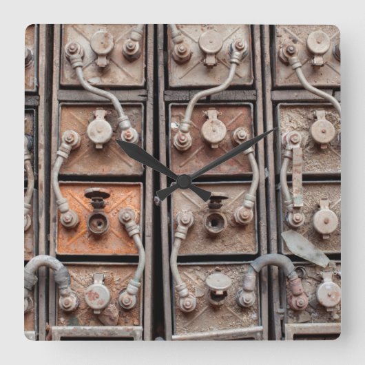 Industrielle Ausrüstung im stillgelegten Bergwerk  Quadratische Wanduhr (Vorderseite)