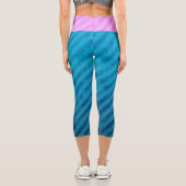 Industrielle elektrische Rosa- und Blaustreifen Capri Leggings (Rückseite)