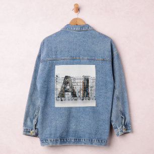 Industrielle Letterform – KI Jeansjacke